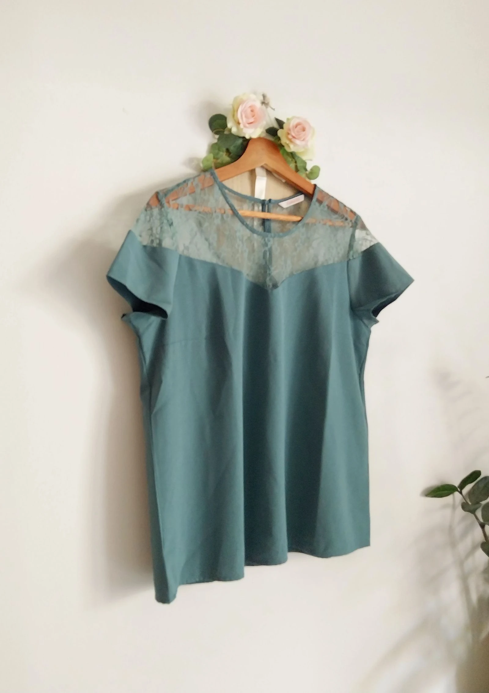 Sage green top with fine lace bust Camaieu Size 42 – photo 6